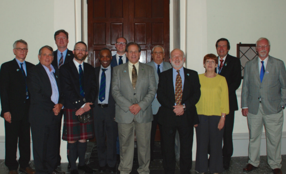 From left to right: Prof Walter Leal FRES (ICE Co-chair); Prof Grayson Brown (ESA / Former President ESA); C. David Gammel (Executive
Director ESA); Dr Archie Murchie FRES (Honorary Secretary RES); Prof Alvin Simmons (ICE Co-Chair); Dr Luke Tilley (Director of
Outreach & Development RES); Prof Phil Mulder (ESA President); Bill Blakemore (Registrar & CEO RES); Prof John Pickett FRES CBE
FRS (RES President); Prof Lin Field FRES (RES Editorial Officer / Former President RES); Prof Frank Zalom (ESA / Former President ESA);
Prof Hugh Loxdale FRES MBE (RES Treasurer / Former President RES).