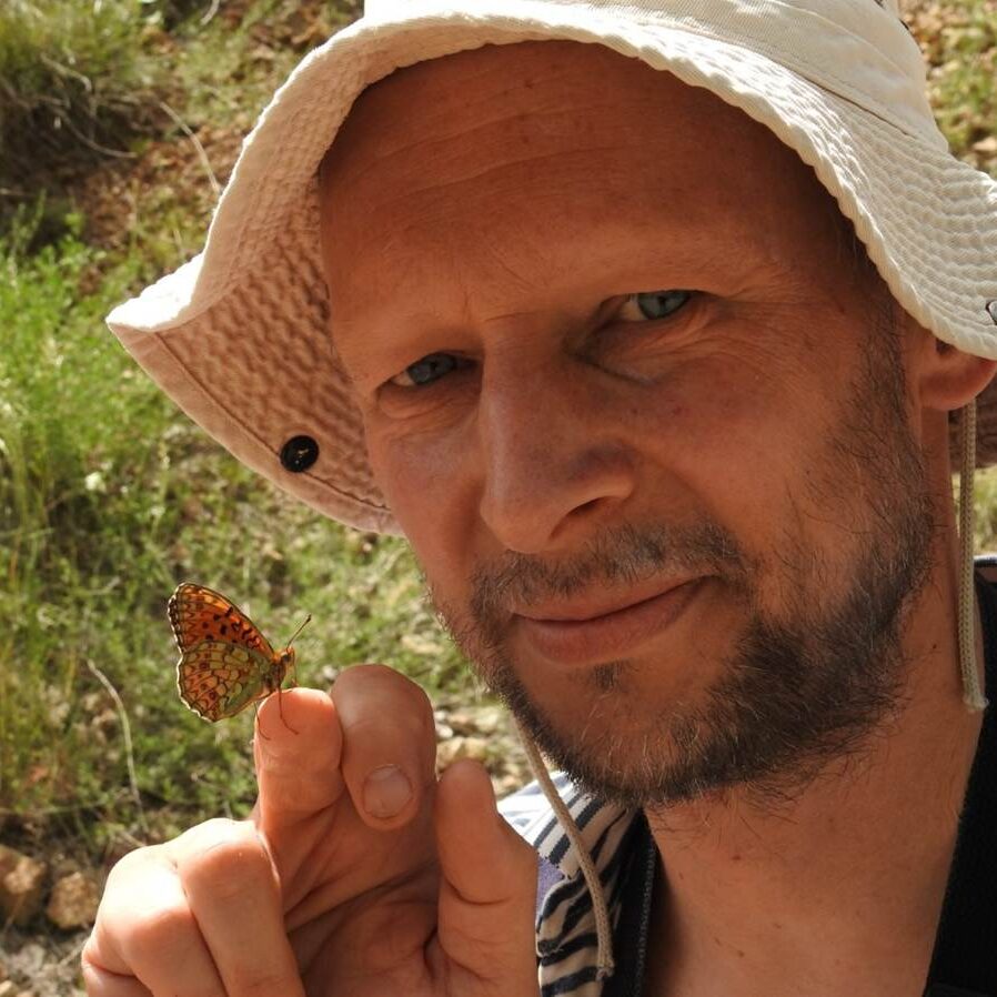 Rob Wilson - With Fabriciana niobe - Adrian Sanchez