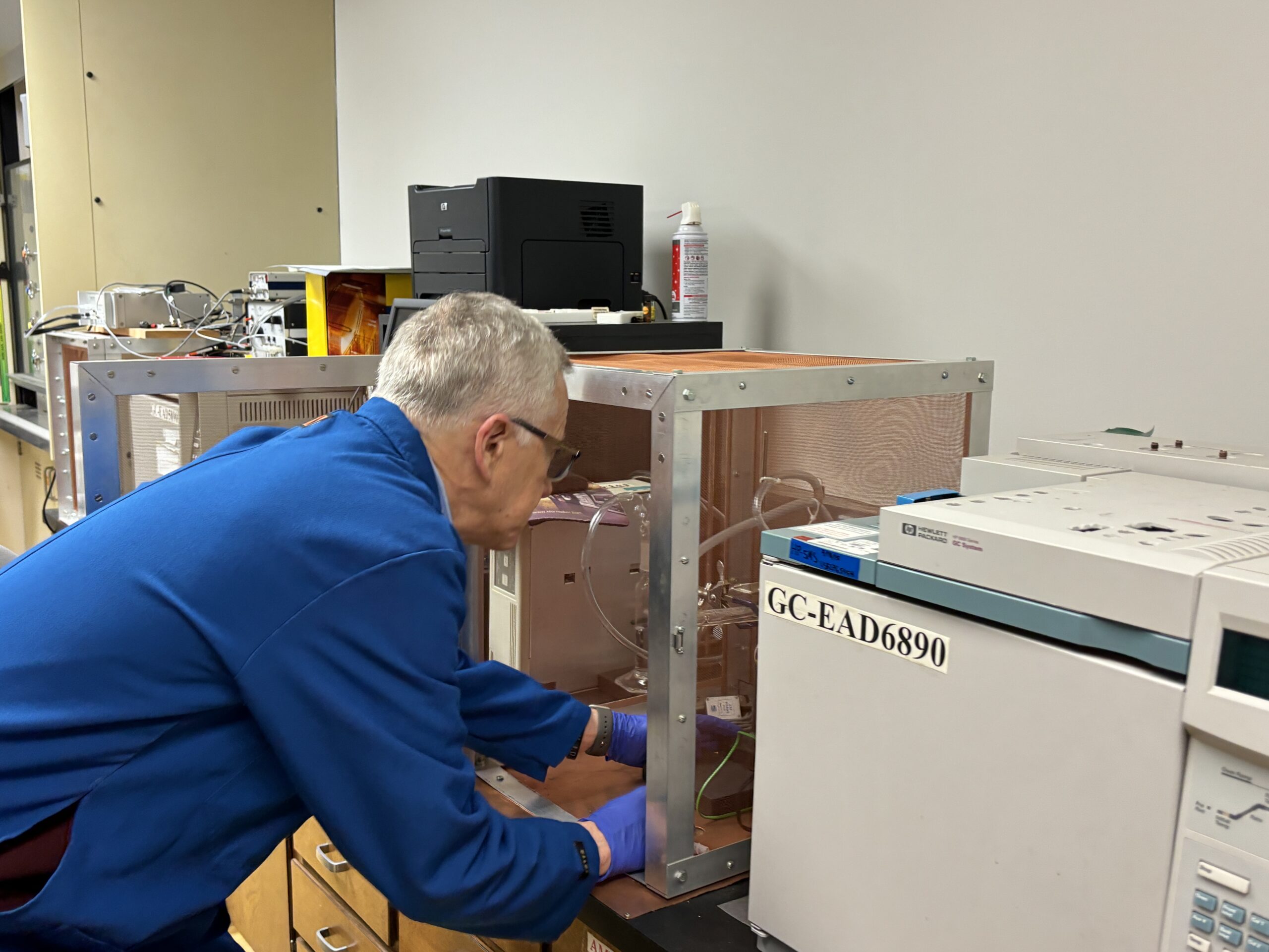 Walter preparing an insect antenna for a GC-EAD analysis. Credit: Sunny Ann, UC Davis; provided courtesy of Walter Leal.
