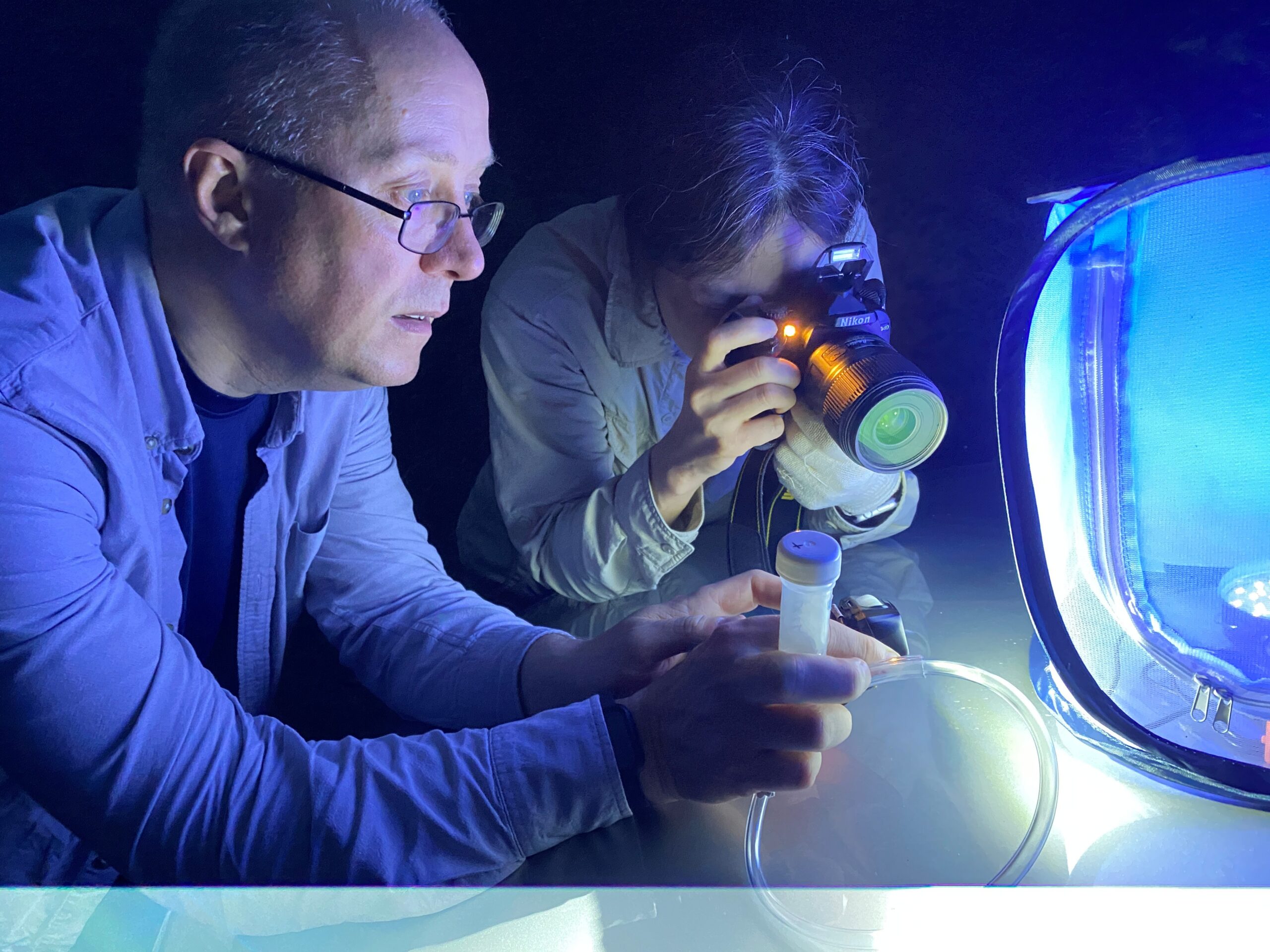 Craig Macadam sampling riverflies in Hokkaido (c) Simon Holledge