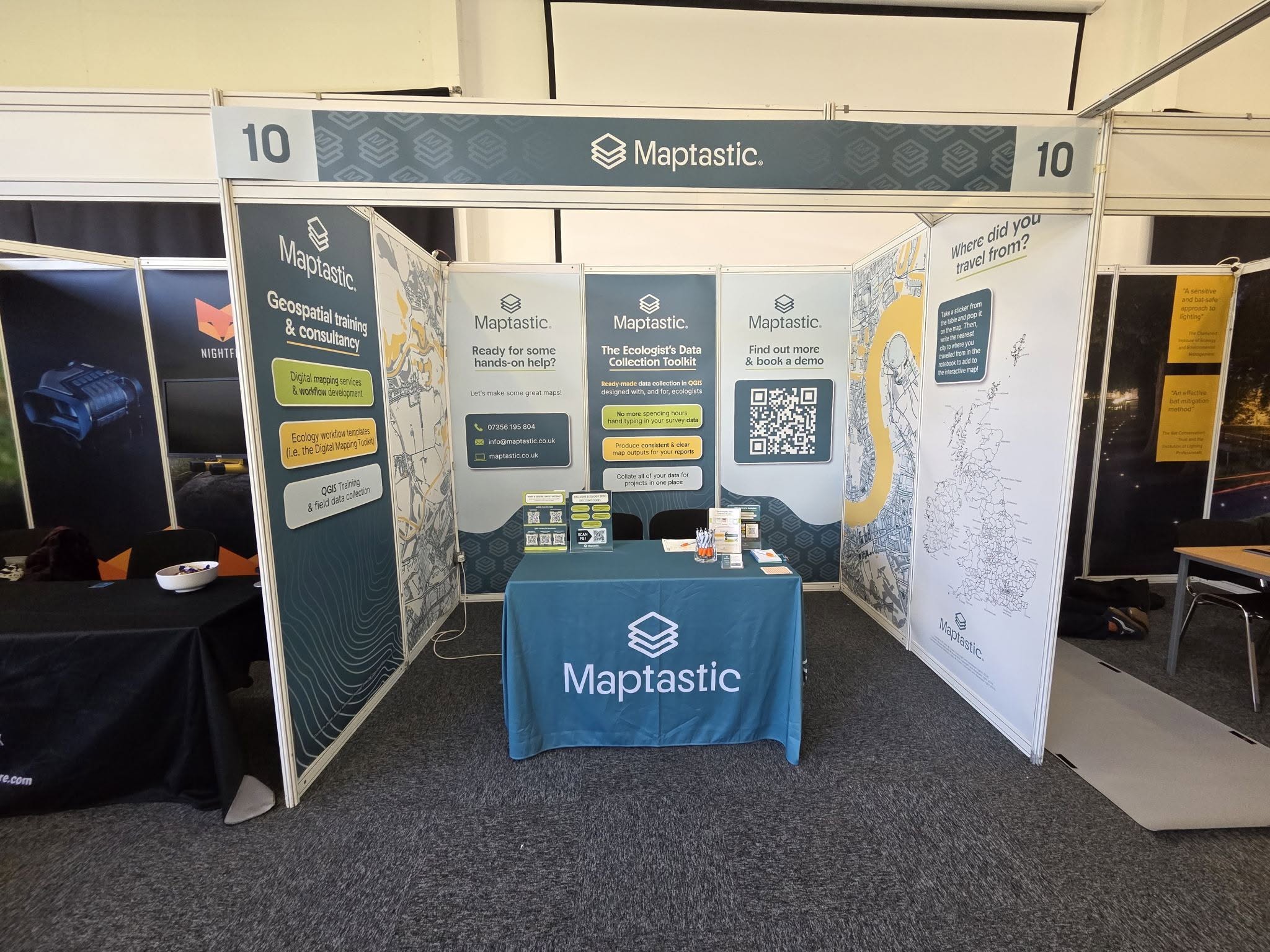 Maptastic Stand